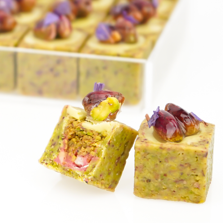 mignardises pistache fruit rouge